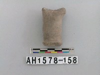 藏品(灰色細砂陶蓋鈕殘件)的圖片